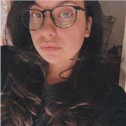 Studentessa di giurisprudenza, diplomata presso il liceo classico